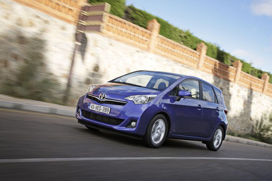  Toyota Verso-S 2010 года  (фото 99 из 109)